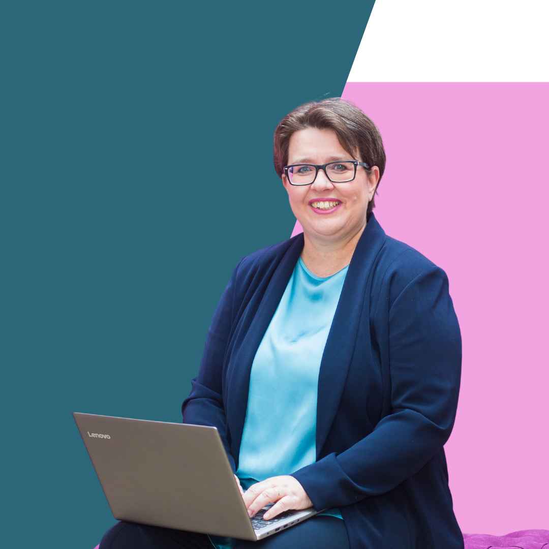 2024-07_Heike-mit-Laptop-Beratung