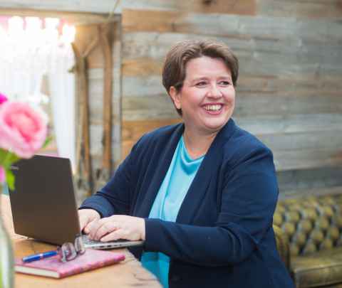 Heike_mit_Laptop_480px